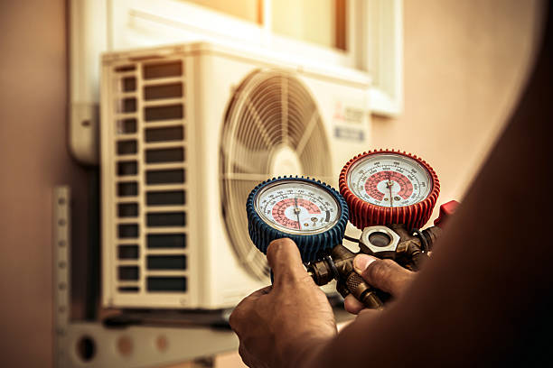 Professional Hvac technician working in Larkspur, CA